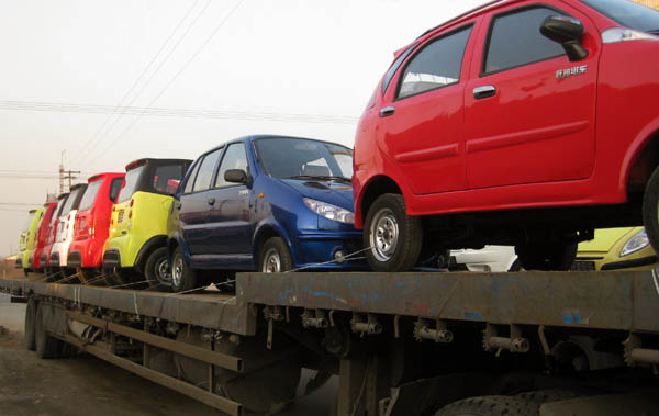 躍迪電動汽車發(fā)車現(xiàn)場