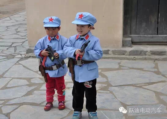 On the way of the Spring-躍迪集團(tuán)組織第二批員工赴西柏坡學(xué)習(xí)參觀