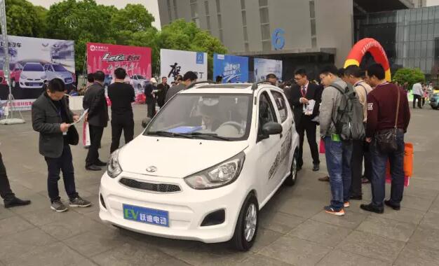 躍迪汽車強(qiáng)勢(shì)登錄南京新能源汽車展，引領(lǐng)行業(yè)發(fā)展新軌道